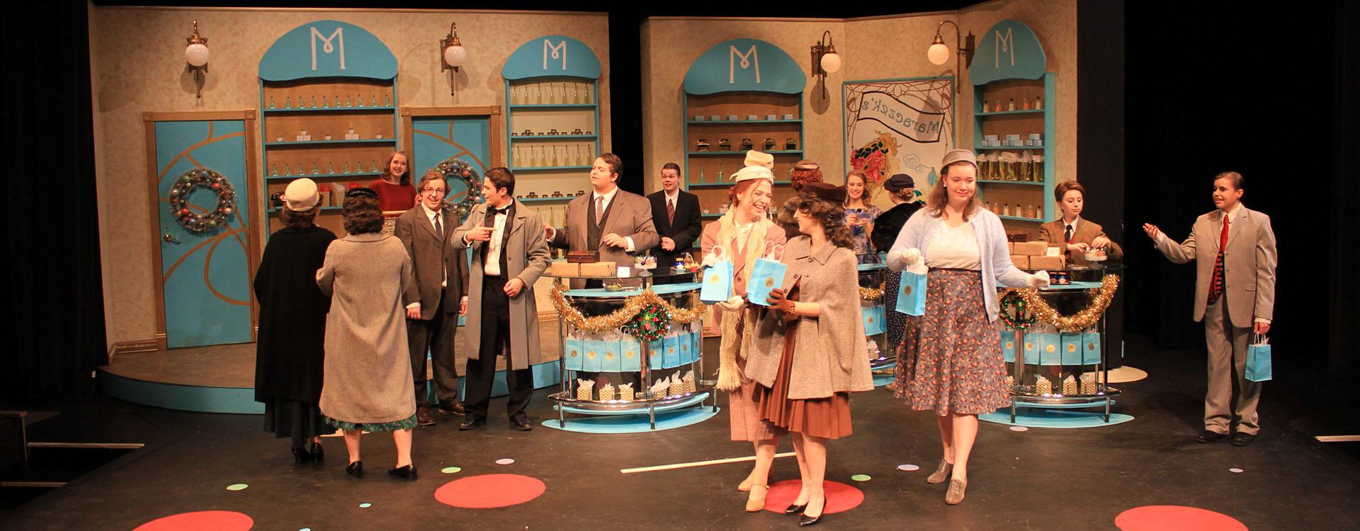 剧院 production photo from She Loves Me